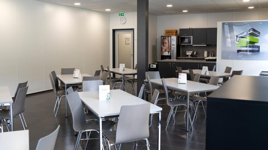 Cantine avec salle de repos dans le bâtiment des bureaux techniques de la SÄBU Morsbach GmbH