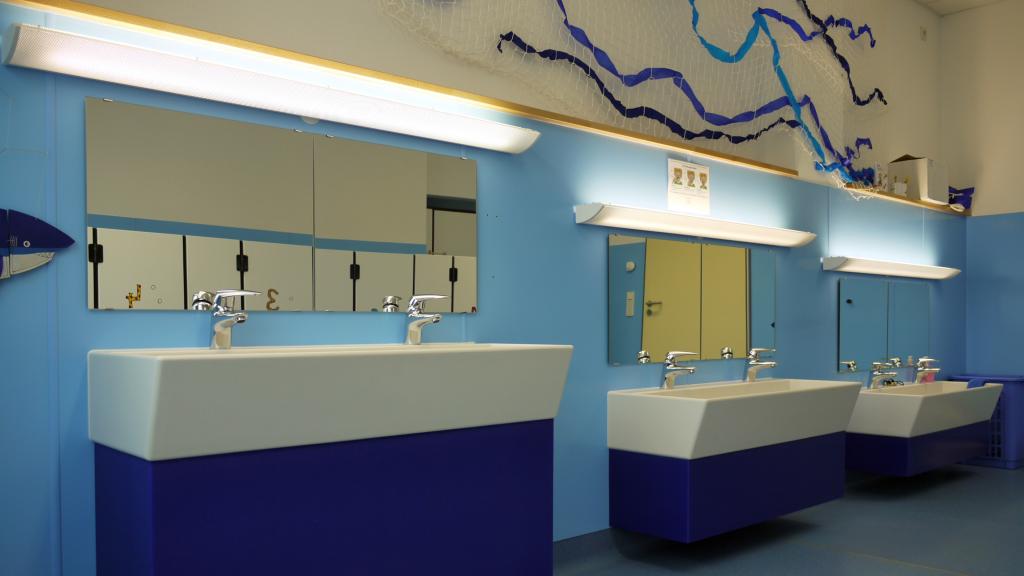 Erweiterungsbau_Modulbau_Kindertagesstaette_Bullerbue_Sanitaerraum_Waschbecken