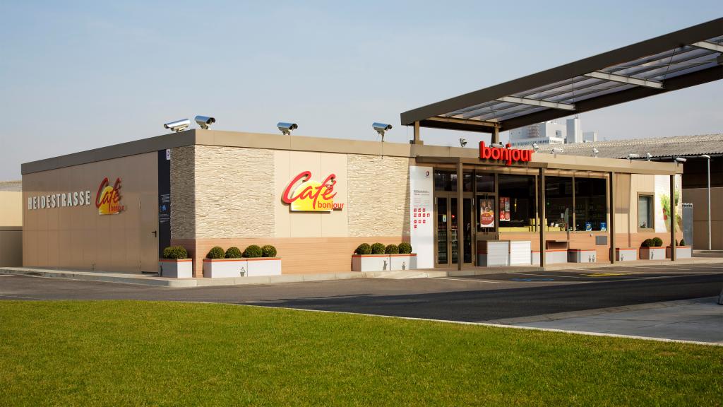 Shopgebäude in Systembauweise aus Containern für Total Tankstelle Berlin