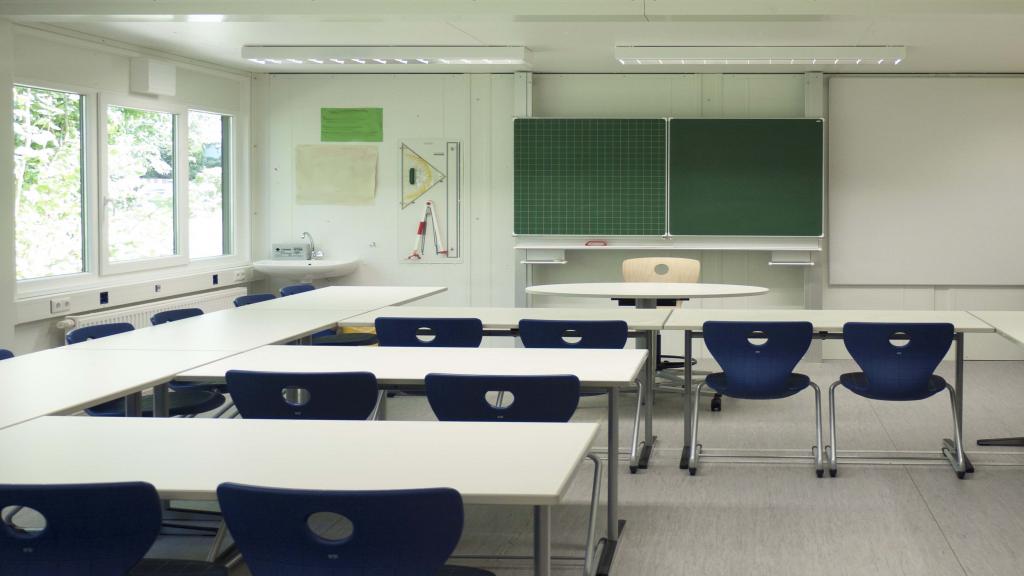 Salle de classe dans und bâtiment système fait de conteneurs OPTILuxe