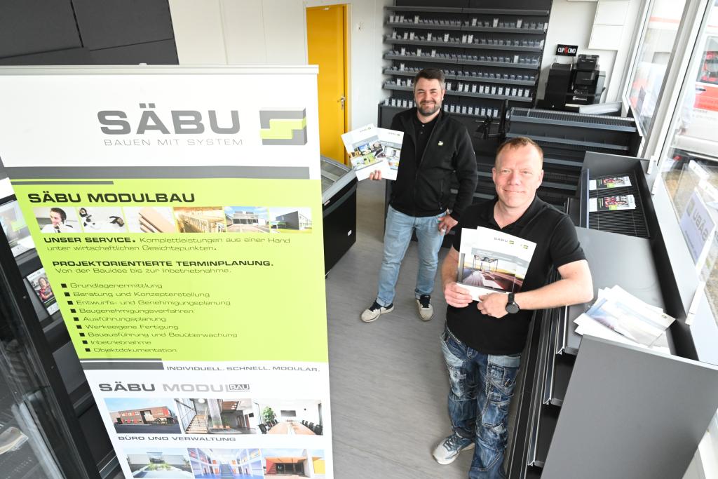 Messe Youlab SÄBU Gransee Mitarbeiter im Shopcontainer